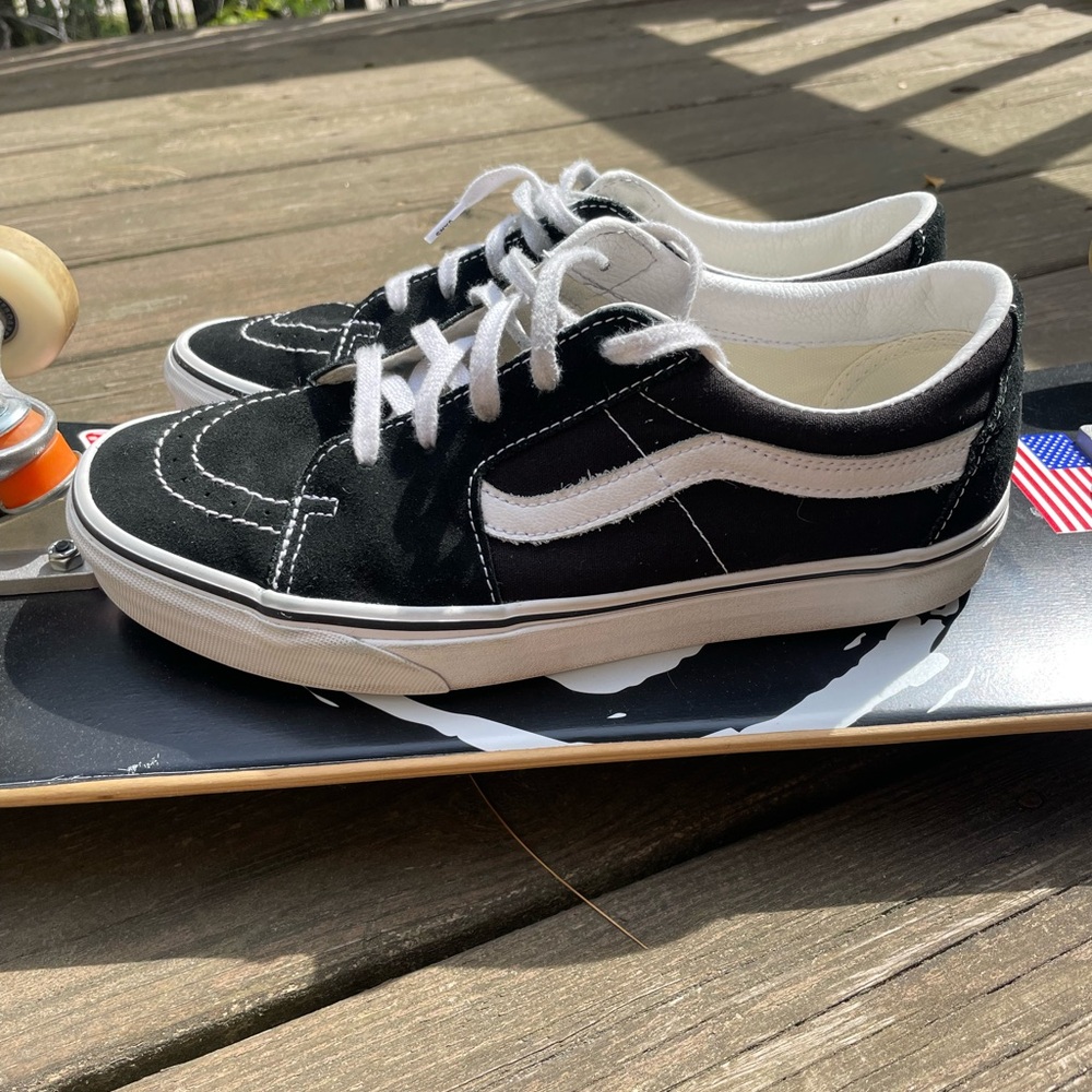 Vans Black and White Sneakers Iconic Skate Design - Picture 4 of 7